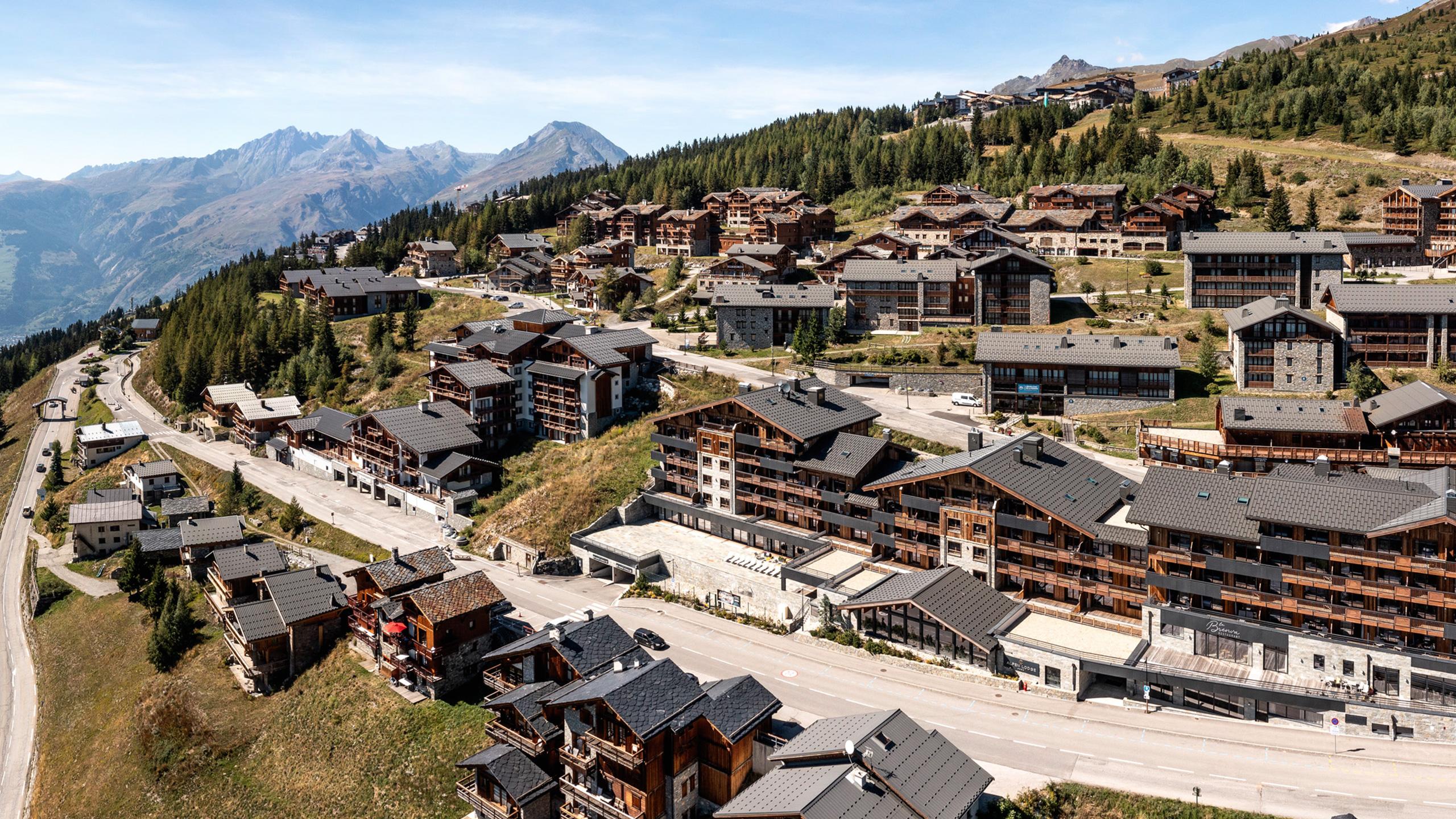 Vue extérieure été du quartier des Eucherts à La Rosière