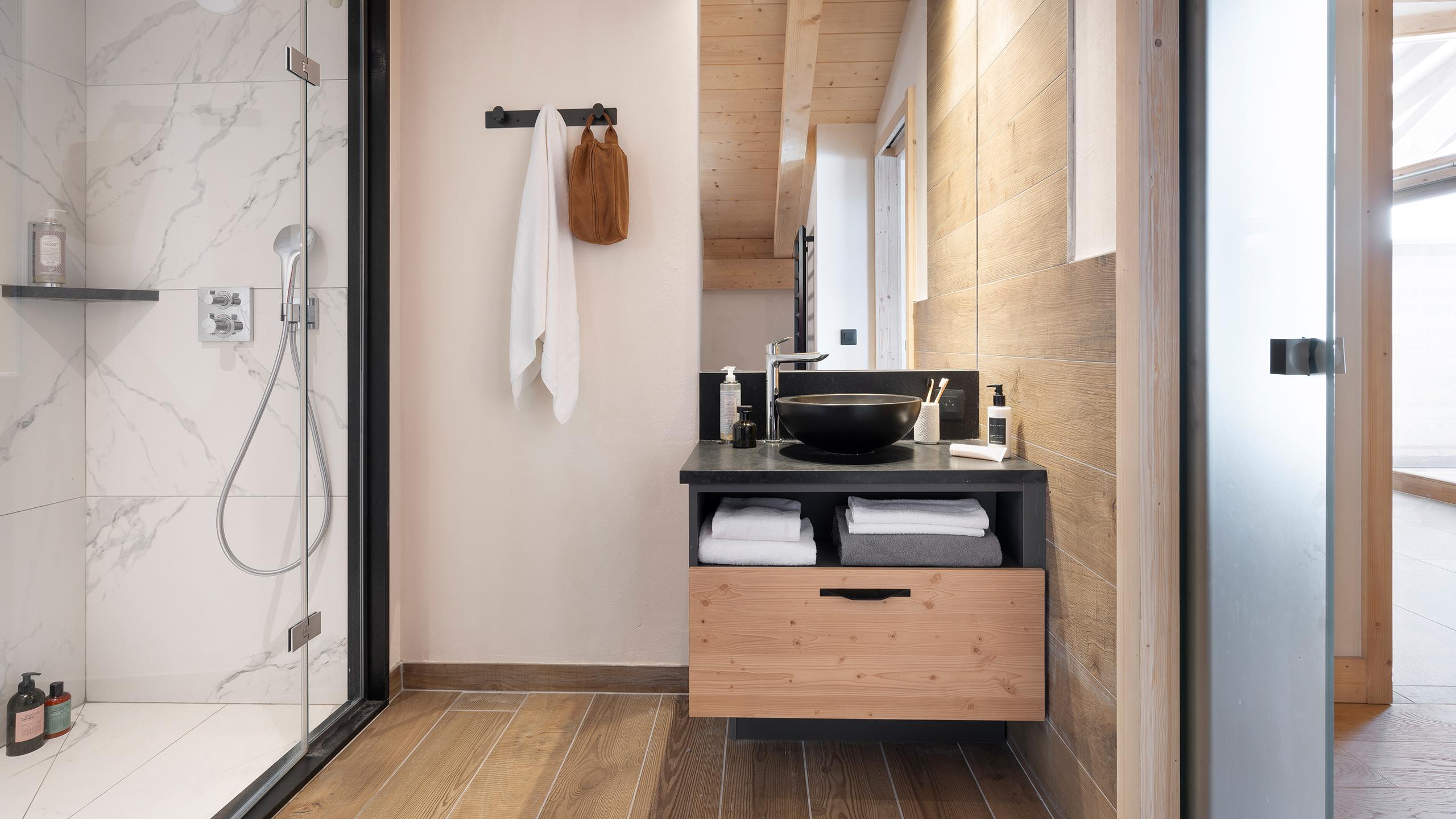 Salle de bains dans un appartement à vendre au Hameau de l'Ours à Manigod La Croix Fry 