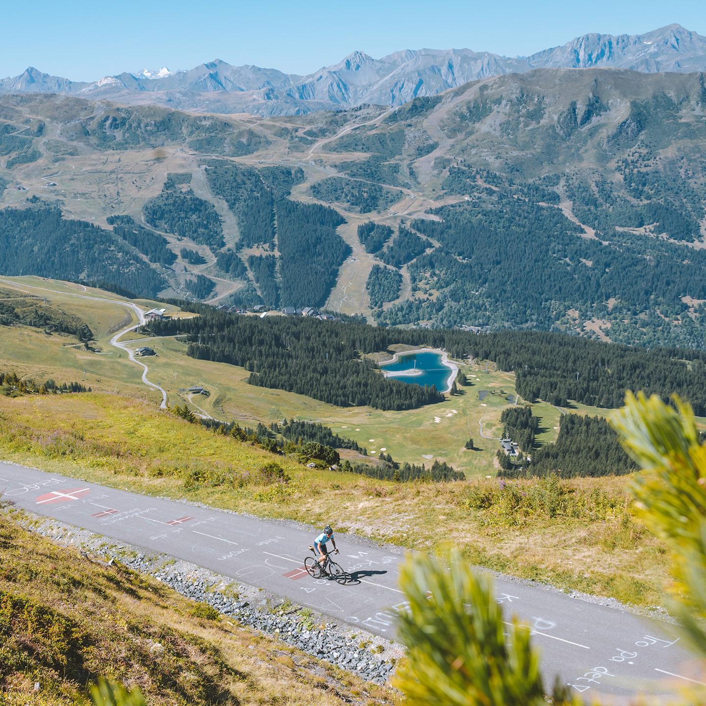 Route d'un col dans la Vallée de la Tarentaise 