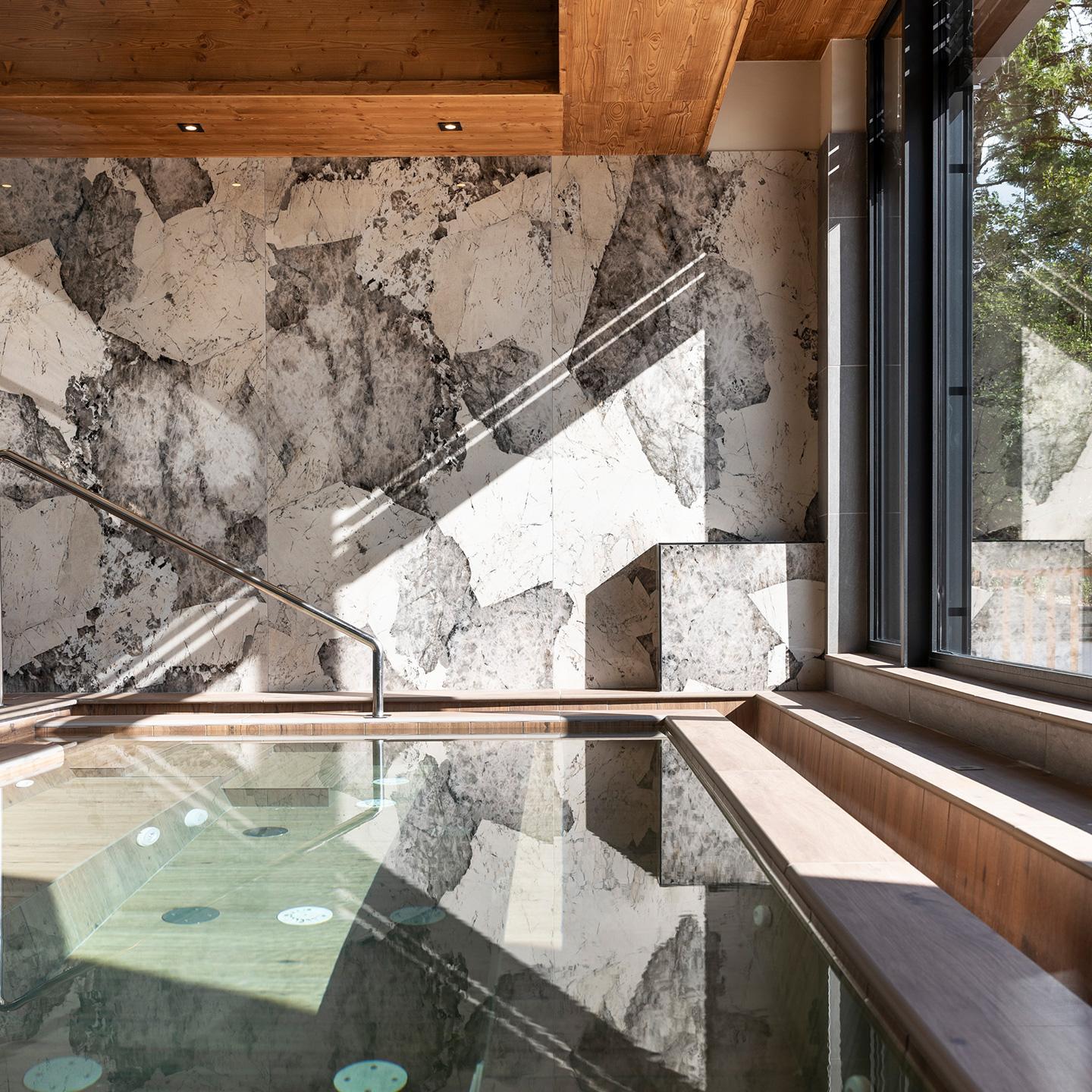 Chalets de Joy - Le Grand Bornand - Espace Bien-être - Bain Bouillonnant - ©studio-bergoend.jpg