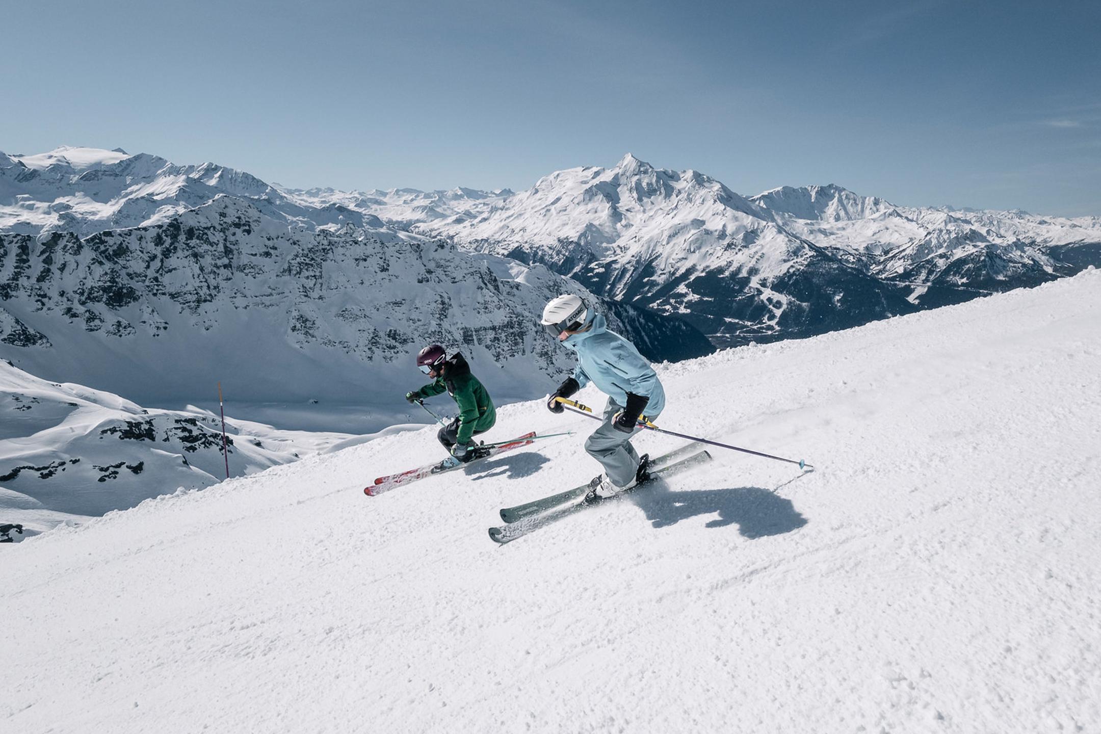 Skieurs sur les pistes de l'Espace San Bernardo à La Rosière