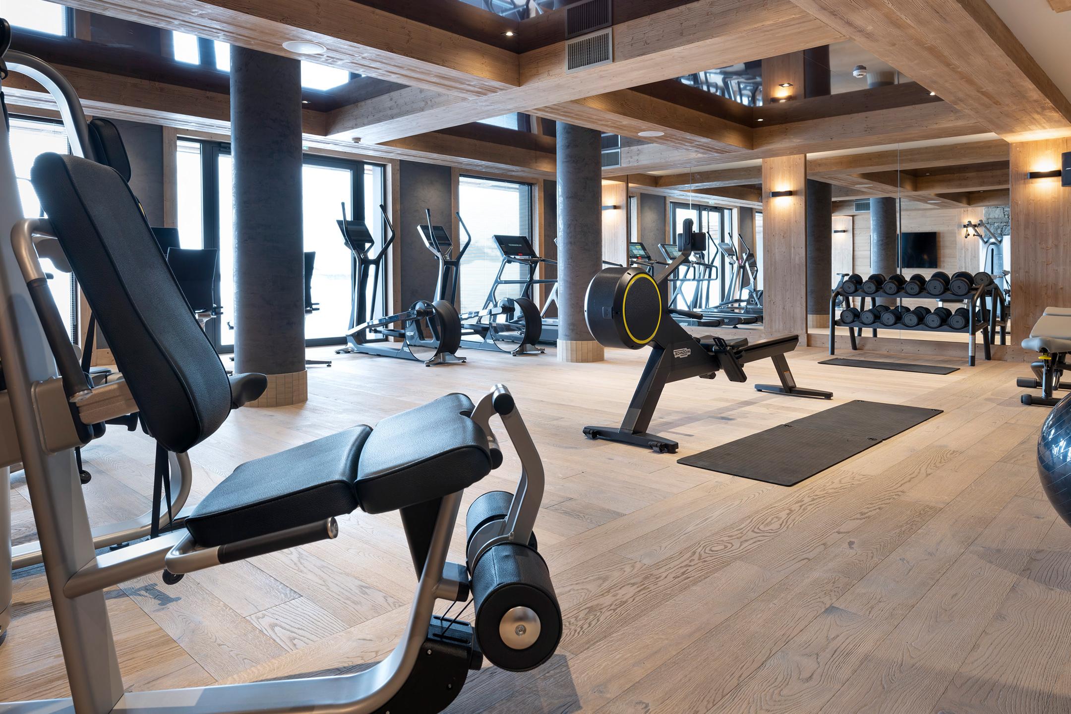 Salle fitness disponible dans l'espace bien-être de l'Alpen Lodge à La Rosière