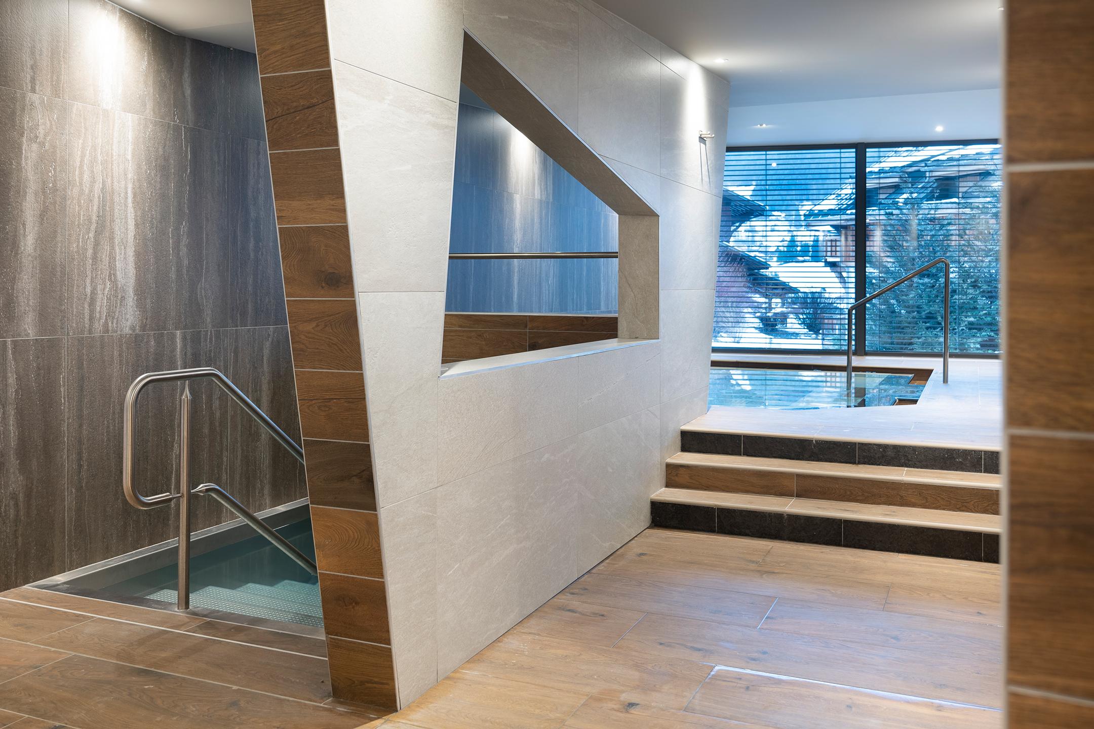 Bain nordique de l'espace bien-être des Chalets Láska aux Contamines-Montjoie