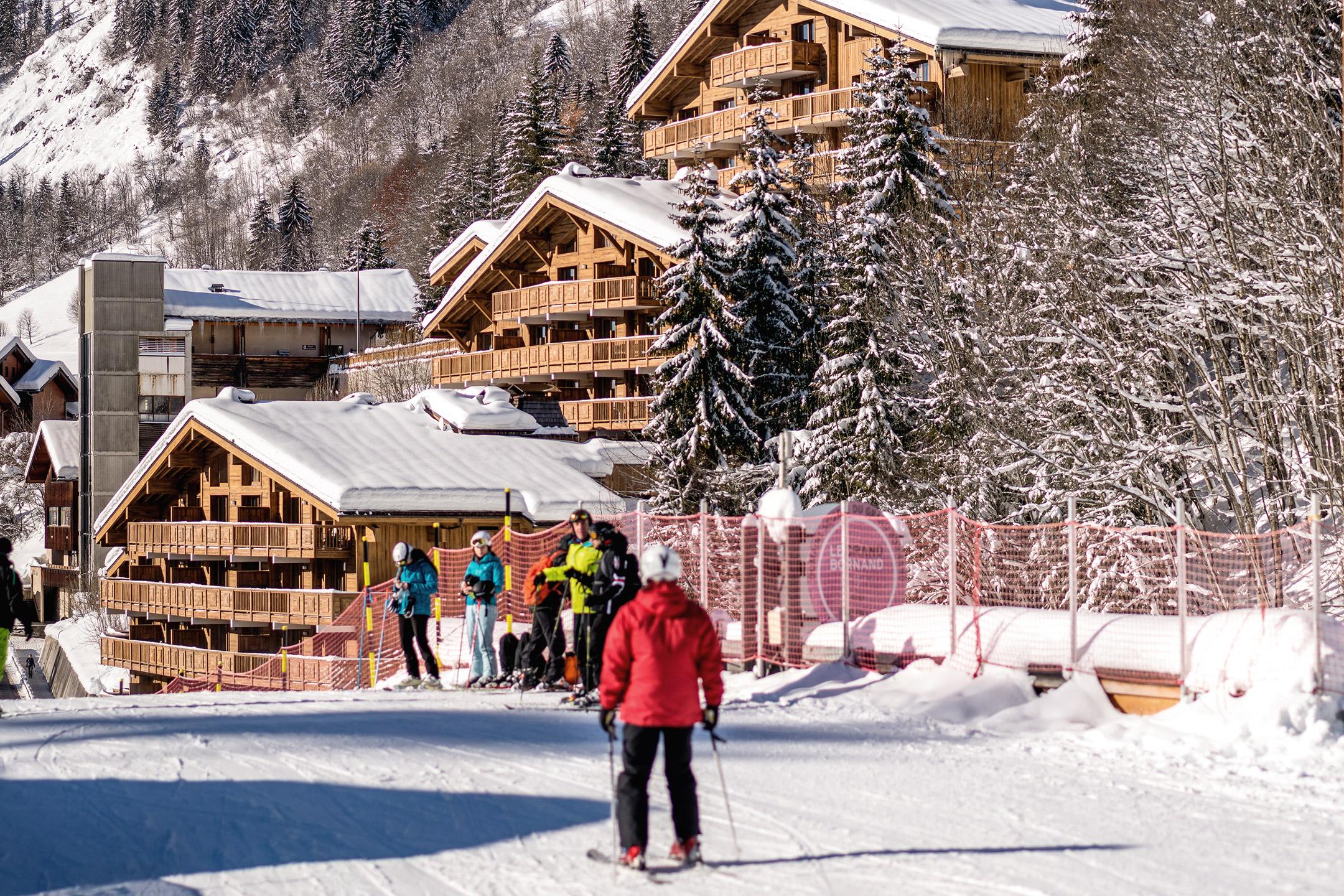 Vue extérieure du Roc des Tours sur les pistes au Grand Bornand Chinaillon