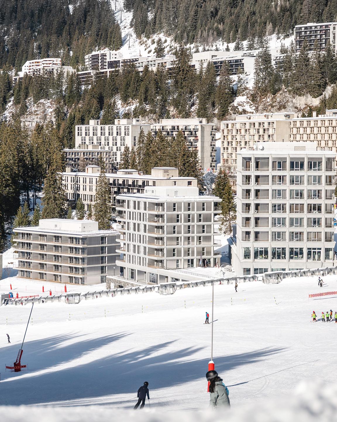 Vue extérieure depuis les pistes de l'hôtel & Résidence Alhéna à Flaine