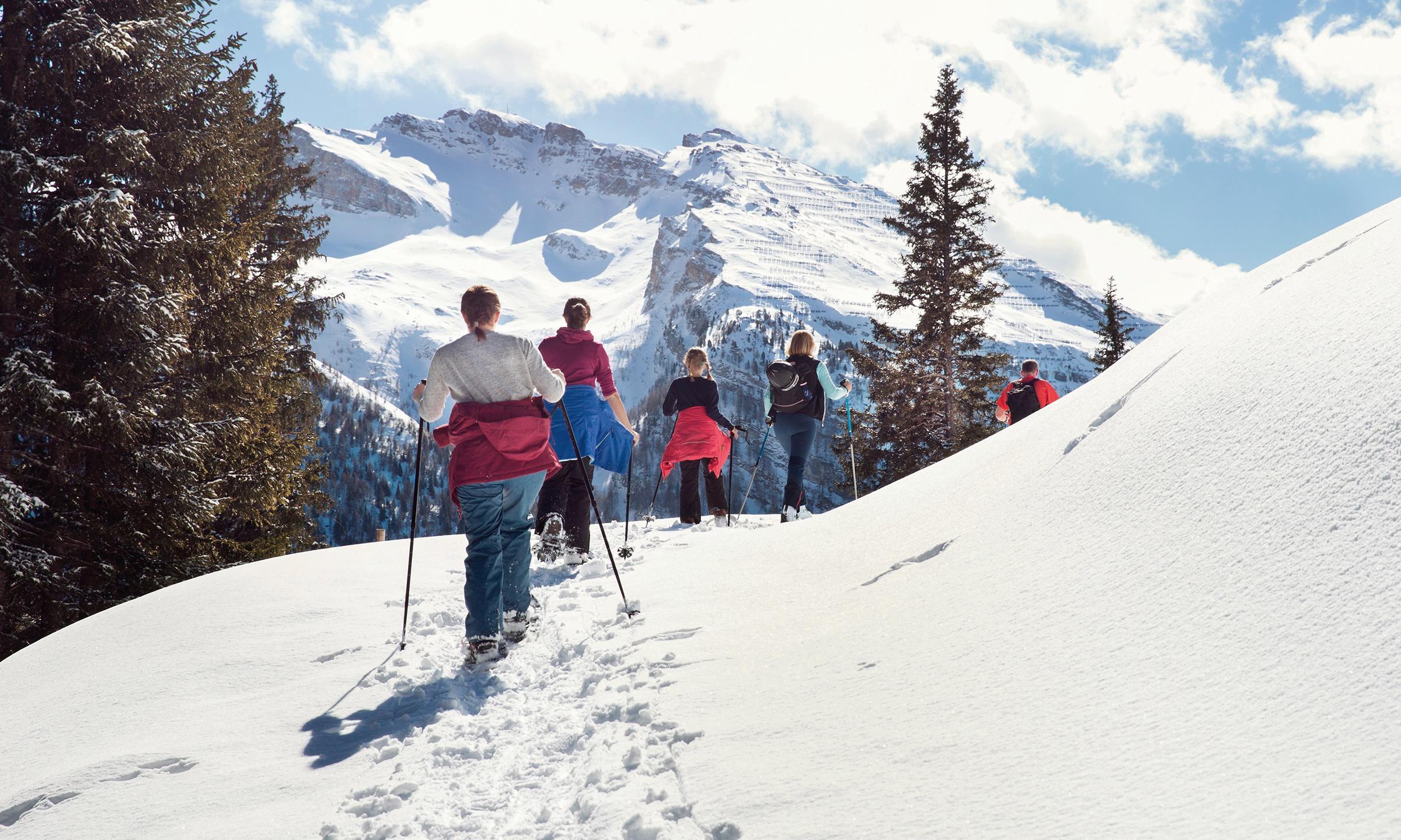 Randonnée à raquettes en famille - Investir en Savoie et Haute-Savoie