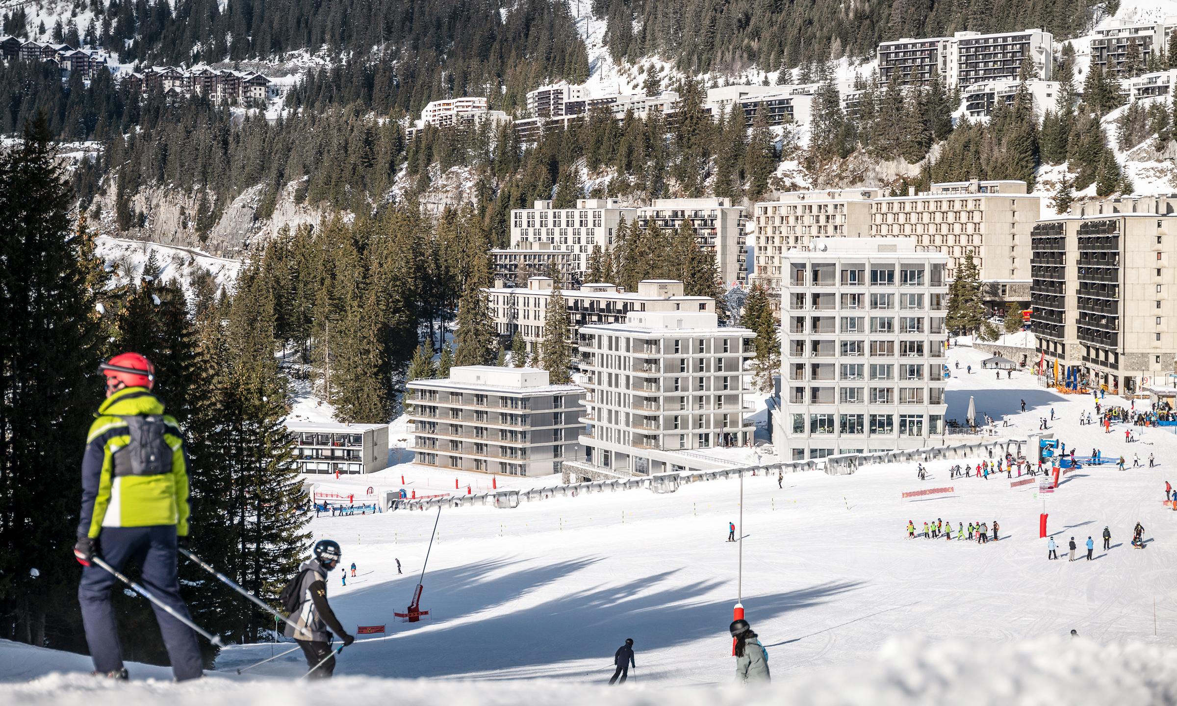 Vue extérieure depuis les pistes de l'hôtel & Résidence Alhéna à Flaine