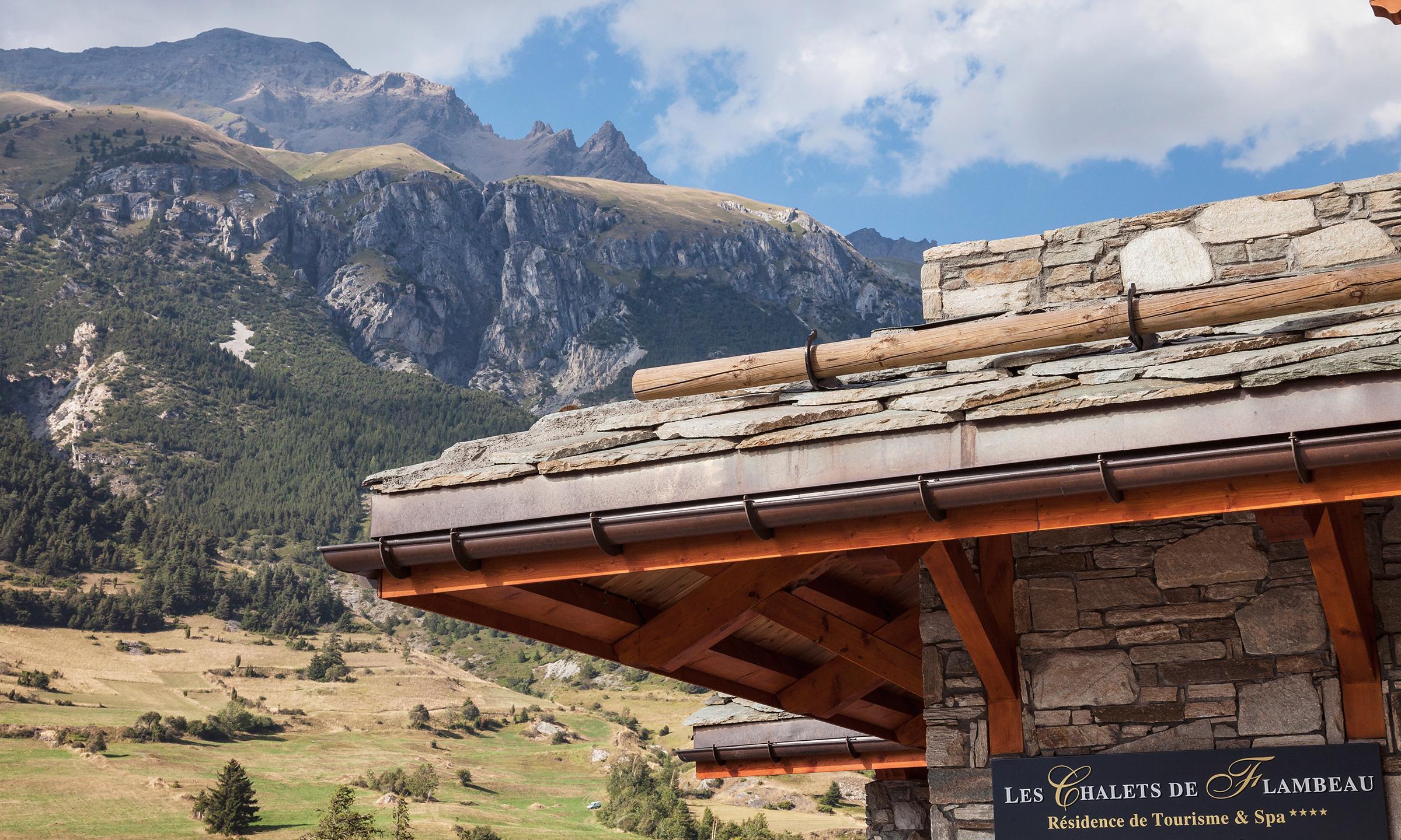 Vue d'un chalet sur le Massif de la Vanoise